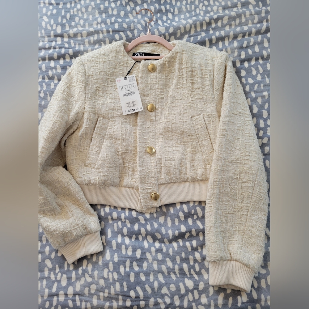 Cropped Zara Cream Textured Jacket with Gold Buttons